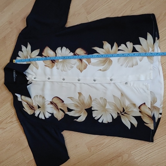 Oxide Sport Men's US L Button Down Tropical Shirt in Black, White, and Cream - Picture 6 of 8